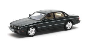 Jaguar XJR X300  1994 (British racing green), 1:43 Matrix  MX41001-273