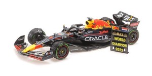 MINICHAMPS ORACLE RED BULL RACING RB18 -  VERSTAPPEN - WINNER JAPANESE GP 2022 -  W/PITBOARD - WORLD CHAMPION