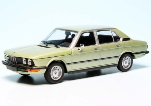 MINICHAMPS  BMW 520 Limousine (E12) (1974) 