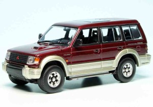 Mitsubishi Pajero (1991),  1:43 Minichamps 940163470