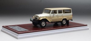 Toyota FJ45LV Land Cruiser 1963-1967 (white/beige) 